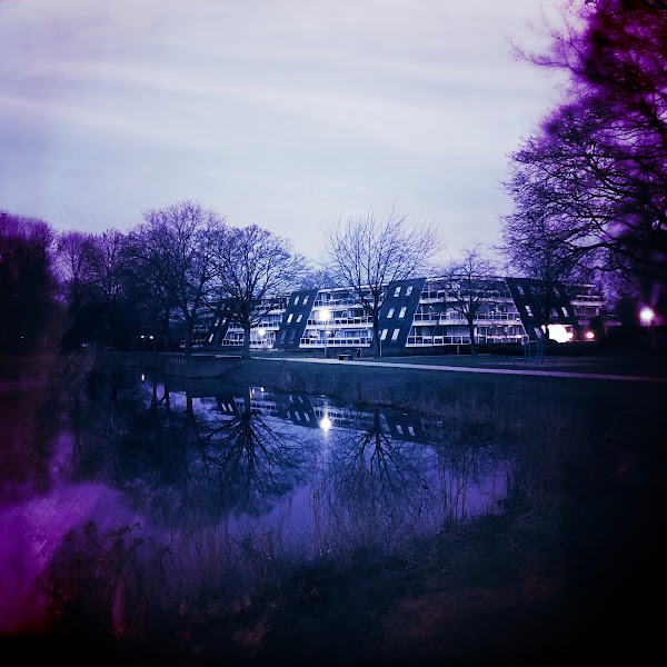 Waterreflectie in ochtendlicht