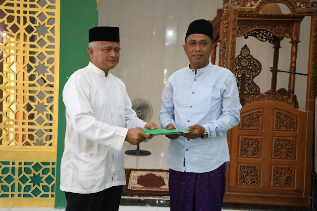 Safari Ramadhan di Masjid Al Mujahidin, BKDI BP Batam Memberikan Tali Asih dan Menyantuni Anak Yatim