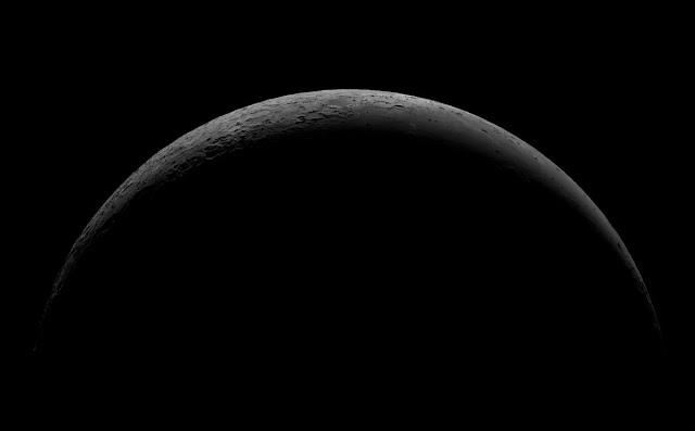 foto-astronomi-terbaik-tahun-2018-dari-sisi-gelap-bulan