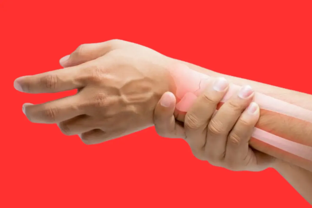 Find out how long a broken hand should take to heal, along with suggested therapies and recovery-influencing variables, all in an easy-to-read style.