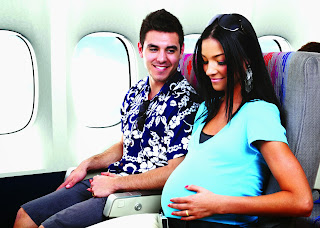 Mungkin sampai ketika ini masih banyak para ibu hamil mempertanyakan bolehkah ibu hamil naik Bolehkah Ibu Hamil Naik Pesawat
