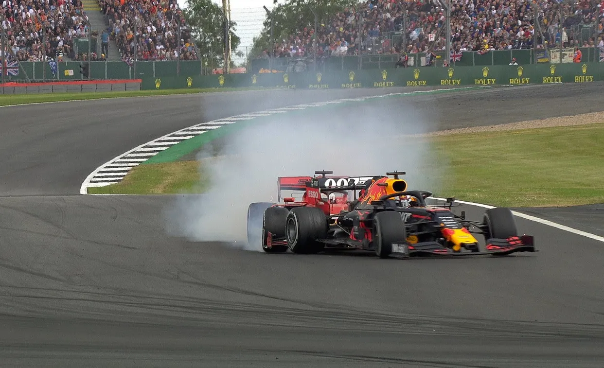 La tamponata di Vettel a Verstappen