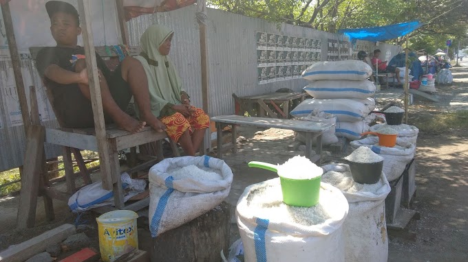 Petani Garam Talise, Mencoba Bangkit Di Antara Kegamangan