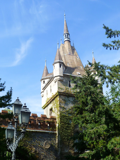 Замок в парке, Будапешт (Castle in the park, Budapest)