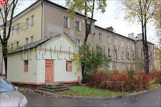 Сохранившаяся сторожка у въезда в военный городок