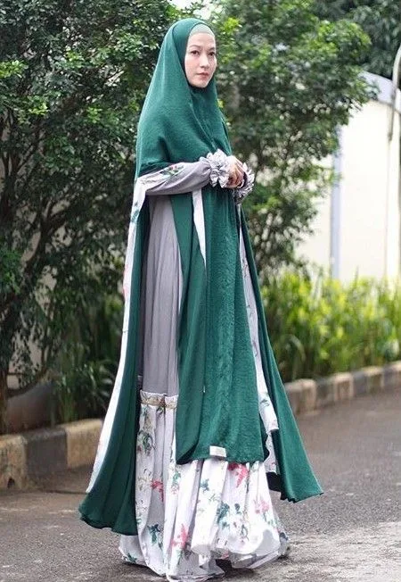 Model Baju Gamis Syar I Lyra Virna Panjang Rok Rempel Motif - Baju gamis syar i