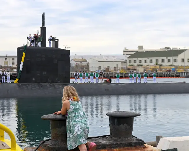 El submarino clase Los Ángeles USS Topeka regresó de un despliegue de casi siete meses.