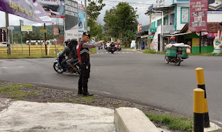 Pengaturan Lalu Lintas di Sore Hari, Bentuk Pelayanan Polsek Nanggulan Kepada Masyarakat