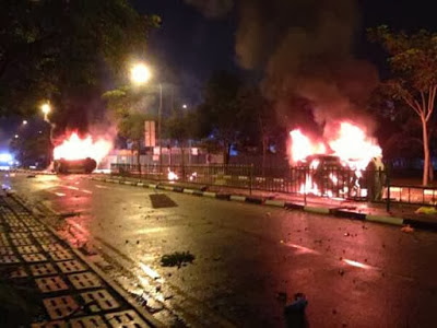 gambar rusuhan di singapura, gambar rusuhan di little india singapore, gambar sekitar rusuhan di singapura, singapura dilanda rusuhan kaum, video singapura dilanda rusuhan, punca singapura dilanda rusuhan, rusuhan singapore