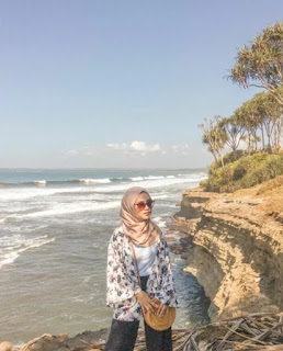 Melihat Keindahan Pantai Pangandaran