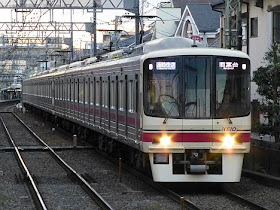 京王電鉄　通勤快速若葉台行き　8000系