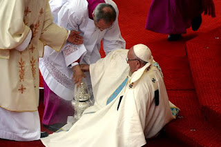 Due to knee pain and medical advice Pope Francis has interrupted the activities scheduled for the Council of Cardinals, Pope Francis Knee cause him to