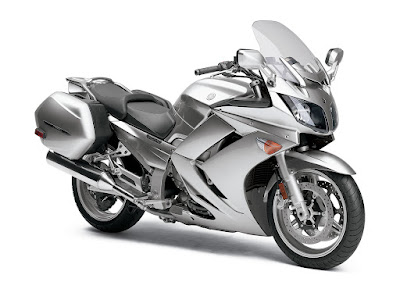 Yamaha-FJR1300A_2011_1600x1200_front_angle_01