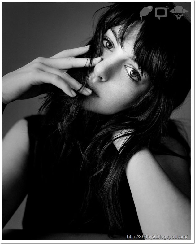 Anne_Hathaway_11