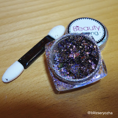 A container of holo flakes - Beauty Bigbang, Chameleon Holo Flakes, J2419-5C