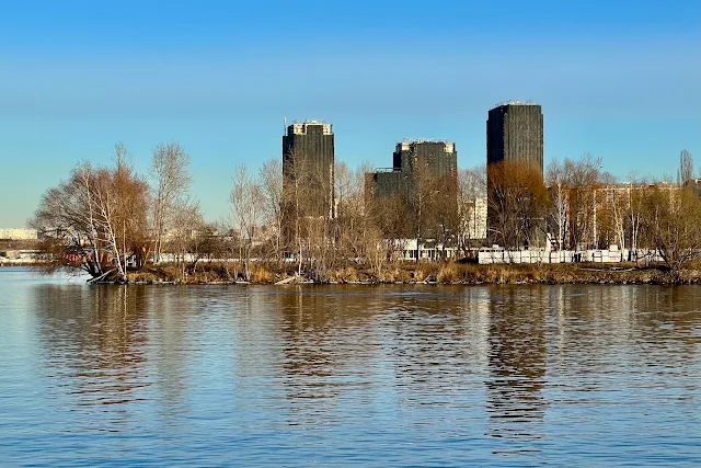 Корабельная улица, дворы, Нагатинский затон, строящийся жилой комплекс Portland, бывшая территория предприятия «Подводспецстрой»