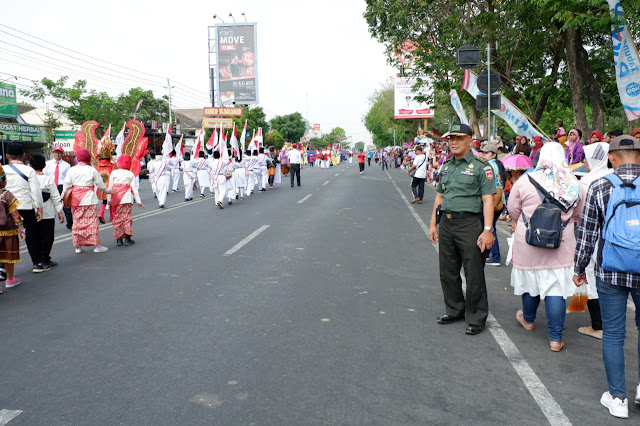 Kodim Karanganyar - Kasdim Pantau langsung Jalanya Karnaval Pelajar