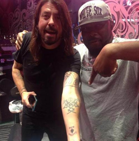 Dave Grohl Honors Motorhead’s Lemmy With Ace Of Spades Tattoo