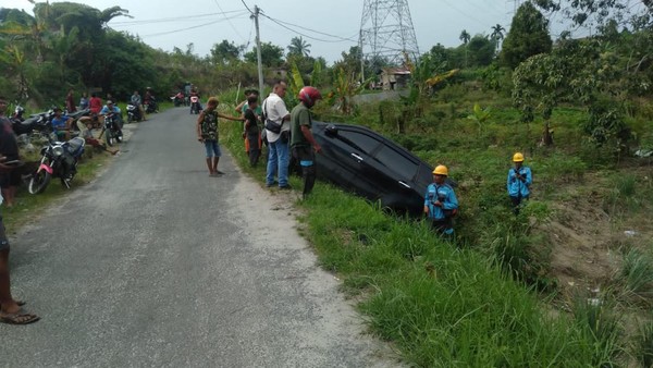 Berusaha Kabur, Pencuri Kabel di Siantar Ditangkap Saat Mobil Nyungsep ke Parit 