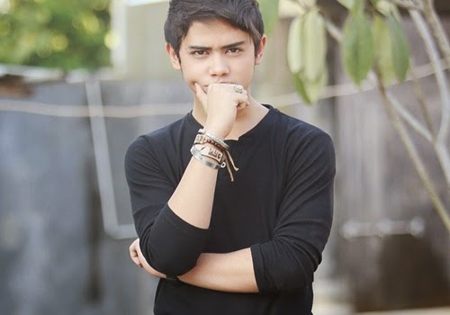 http://dreamstyle21.blogspot.com/2014/12/trend-model-fashion-keren-aliando.html