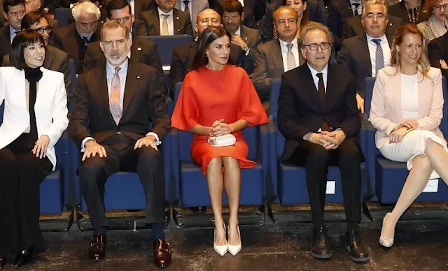 Queen Letizia wore an orange midi dress from Carolina Herrera. Carolina Herrera Fall Winter 2014 collection. Magrit pumps