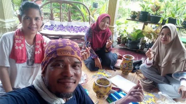 Di Paingan Sungai Limau Ada Guci dari Kartu Remi