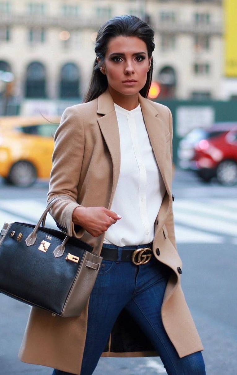 what to wear for work : beige coat + white t-shirt + handbag + jeans