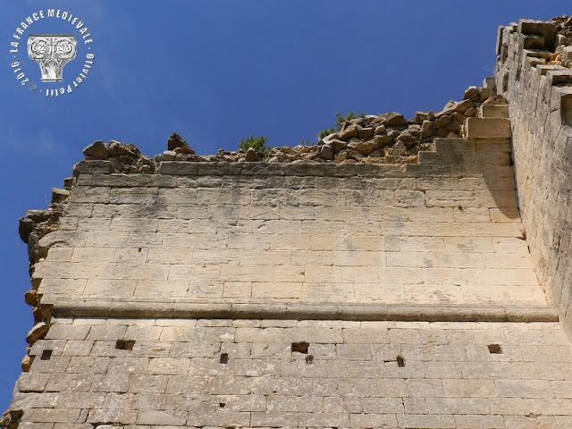 SABRAN (30) - Château-fort