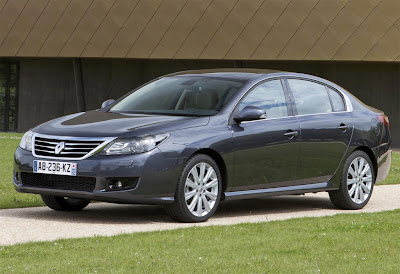 2011 Renault Latitude Pictures