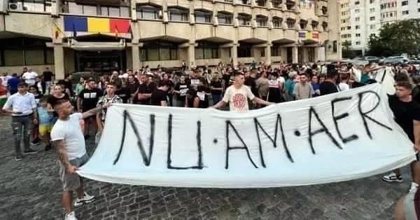 A patra zi de proteste la Maternitatea Botoșani după ce o tânără a fost lăsată să moară fără să i se acorde îngrijiri medicale timp de șapte ore după internare