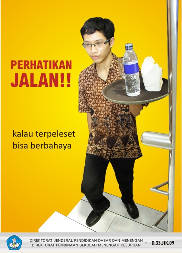 Perhatikan jalan!! Kalau terpeleset bisa berbahaya