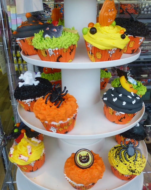 Scoop-N-Save novelty cakes - Halloween