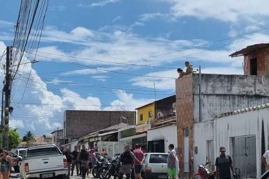 PM reage a tentativa de assalto, é baleado e mata dois bandidos, na Paraíba