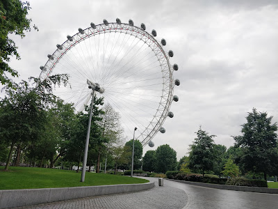 The London Eye is a giant operable ferris wheel that you could take a ride on to oversee the City of London from its epitome. It is right across the Big Ben tower. There are many restaurants serving different cuisines for a relishing appetite.