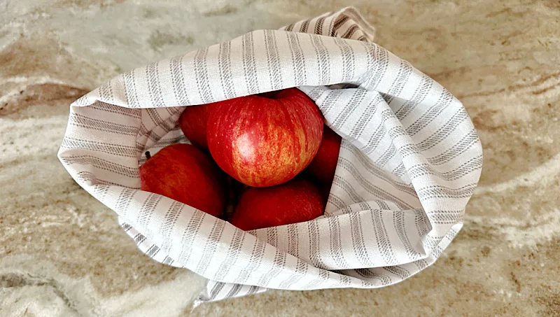 fabric bag with apples