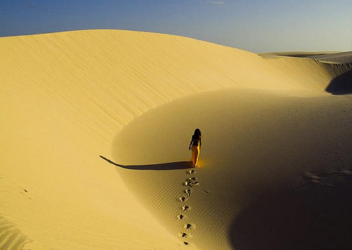 Resultado de imagem para caminhar no deserto