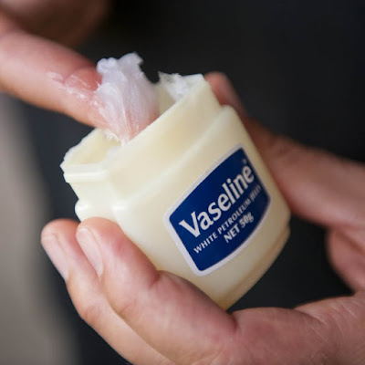 Uses of Vaseline for health and aesthetics