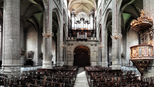 Inside the cathedral of Auch