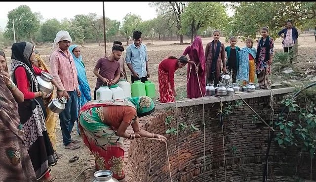 पानी होने के बावजूद भी हरिजन बस्ती को नहीं मिलता पानी 