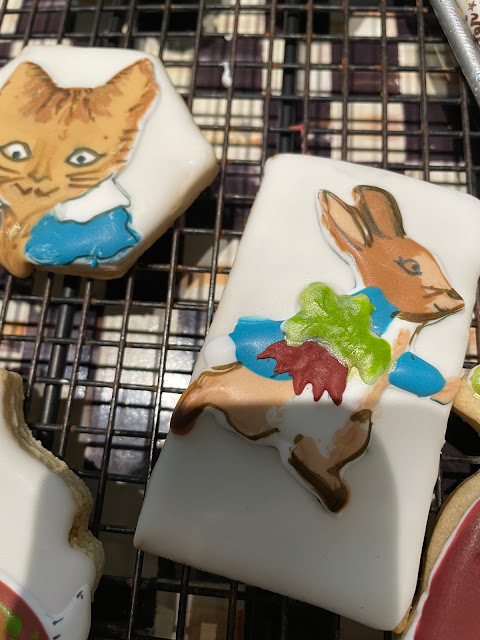 Peter rabbit themed party,  birthday party ideas, Peter rabbit party decor, Peter rabbit decorated cookies, Peter rabbit cookies, pico projector cookies, cookie decorating blogs, birthday, Easter table decor