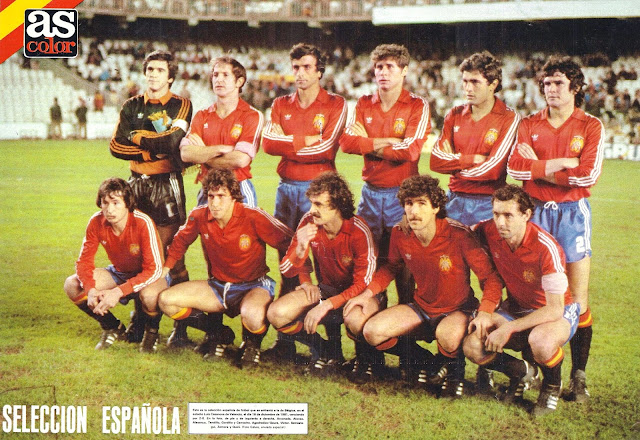 SELECCIÓN DE ESPAÑA. Temporada 1981-82. Arconada, Perico Alonso, Alexanco, Tendillo, Gordillo, Camacho. Saura, Víctor, Satrústegui, Zamora y Quini. SELECCIÓN DE ESPAÑA 2 SELECCIÓN DE BÉLGICA 0. 16/12/1981. Partido internacional amistoso. Valencia, España, estadio Luis Casanova. GOLES: 1-0: 7’, Satrústegui. 2-0: 87’, Satrústegui.