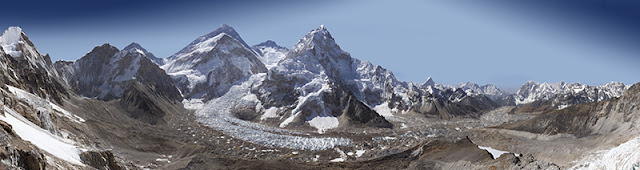 The Most High Resolution Image of Mount Everest Ever clicked . Photographer David Breashears shot this gigapixel image, over two billion pixels, of the Khumbu glacier