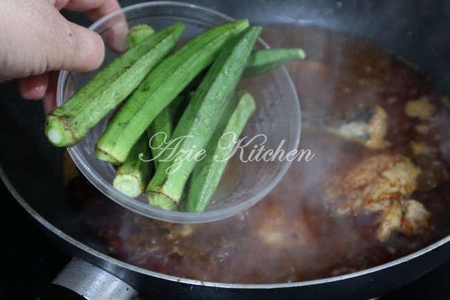 Asam Pedas Ikan Tenggiri - Azie Kitchen