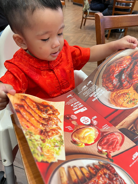 Cucu Teman Nenek Makan Di Tony Roma’s