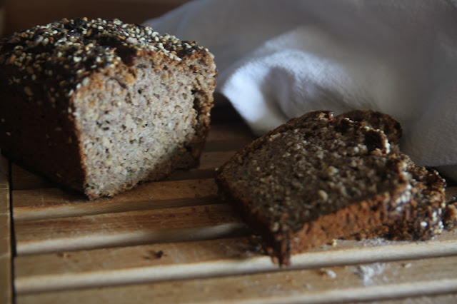 https://cuillereetsaladier.blogspot.com/2017/05/rhubarb-bread.html