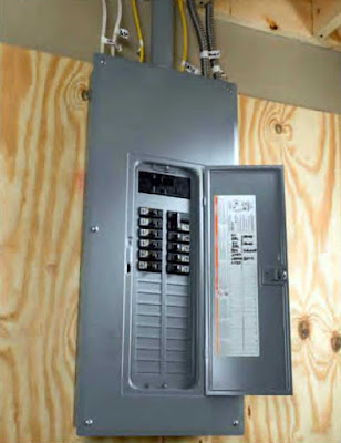 Instalaciones eléctricas residenciales - Centro de carga de 30 espacios con interruptor principal