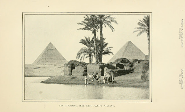 الأهرامات كما ترى من قرية مصرية