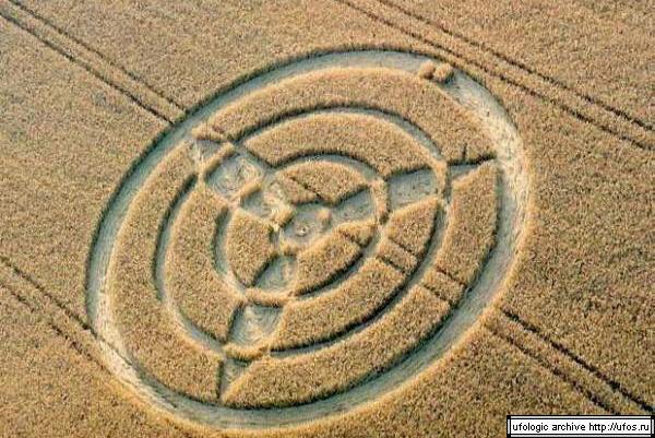 Photo Alien Crop Circle