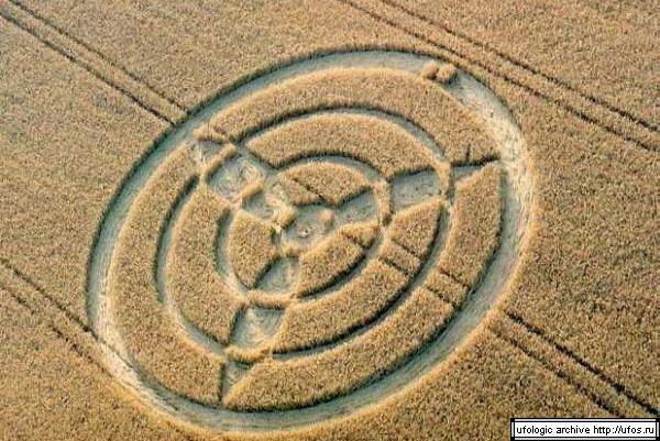 Photo Alien Crop Circle