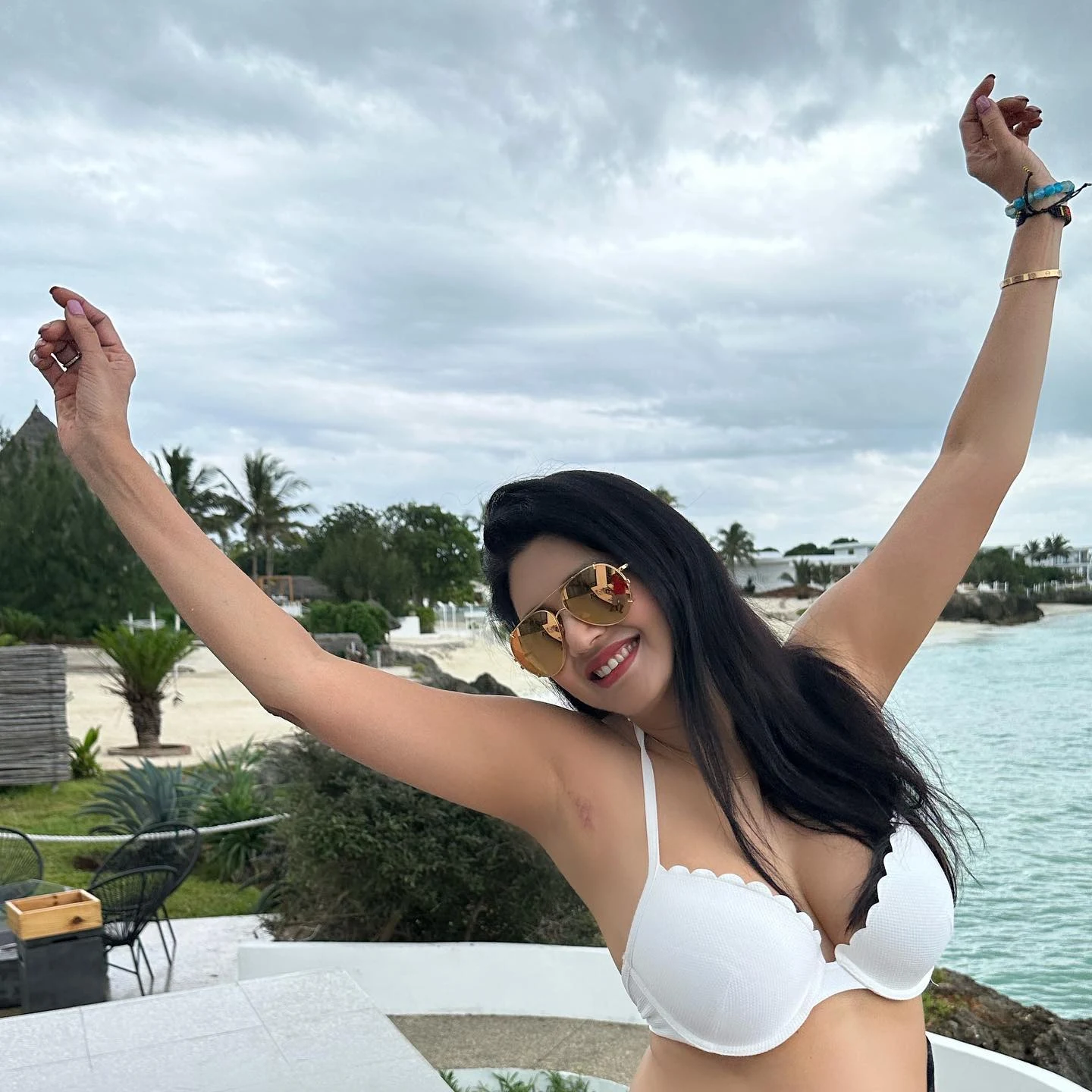 Deepti Bhatnagar cleavage white bikini hot actress